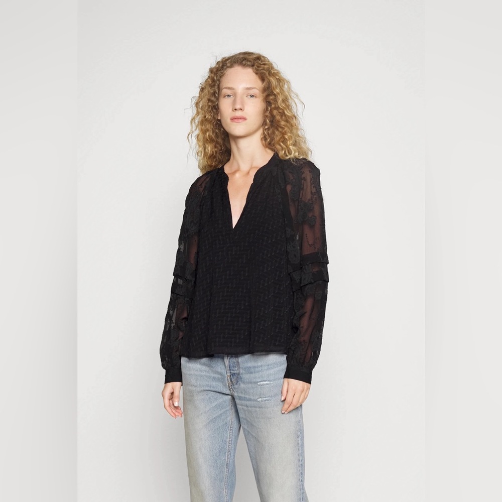 Iro Kisar fil coupé jacquard Black Blouse